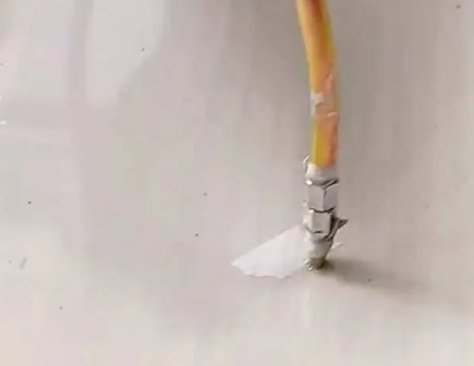西安瓷砖空鼓维修公司专业解答在瓷砖铺贴过程中，如果使用的砂料过粗（如全部使用了粗砂），可能会导致以下问题